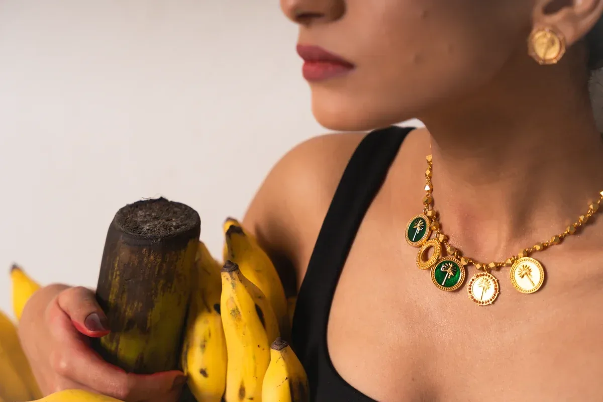 5 Coin Banana Choker