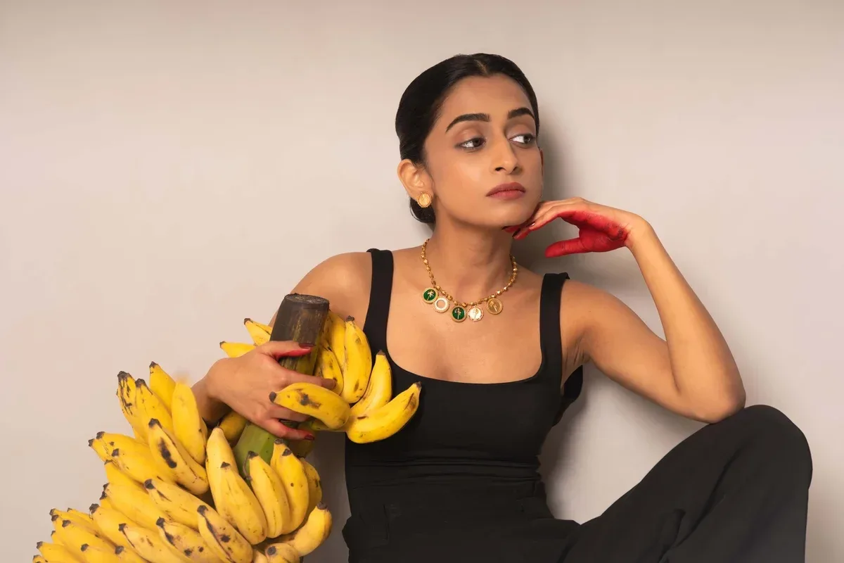 5 Coin Banana Choker view 2