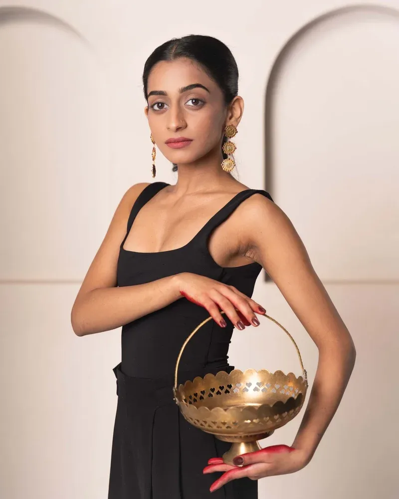 Beauty/AzhaGu EarrinGs view 2